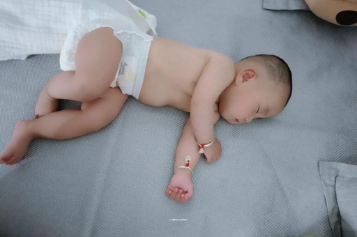 宿州两个月宝宝肚子胀气
